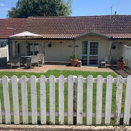 Woodpecker Cottage At Frog Trotters Cottages Hartpury Dış mekan fotoğraf