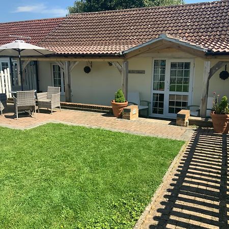 Woodpecker Cottage At Frog Trotters Cottages Hartpury Dış mekan fotoğraf